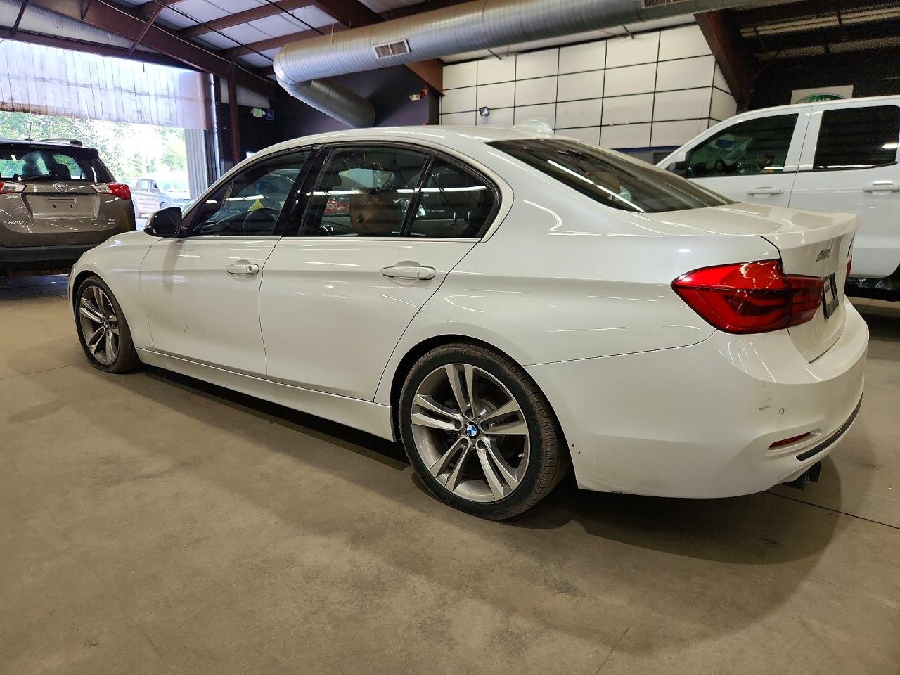 2017 BMW 3 SERIES — фото 2