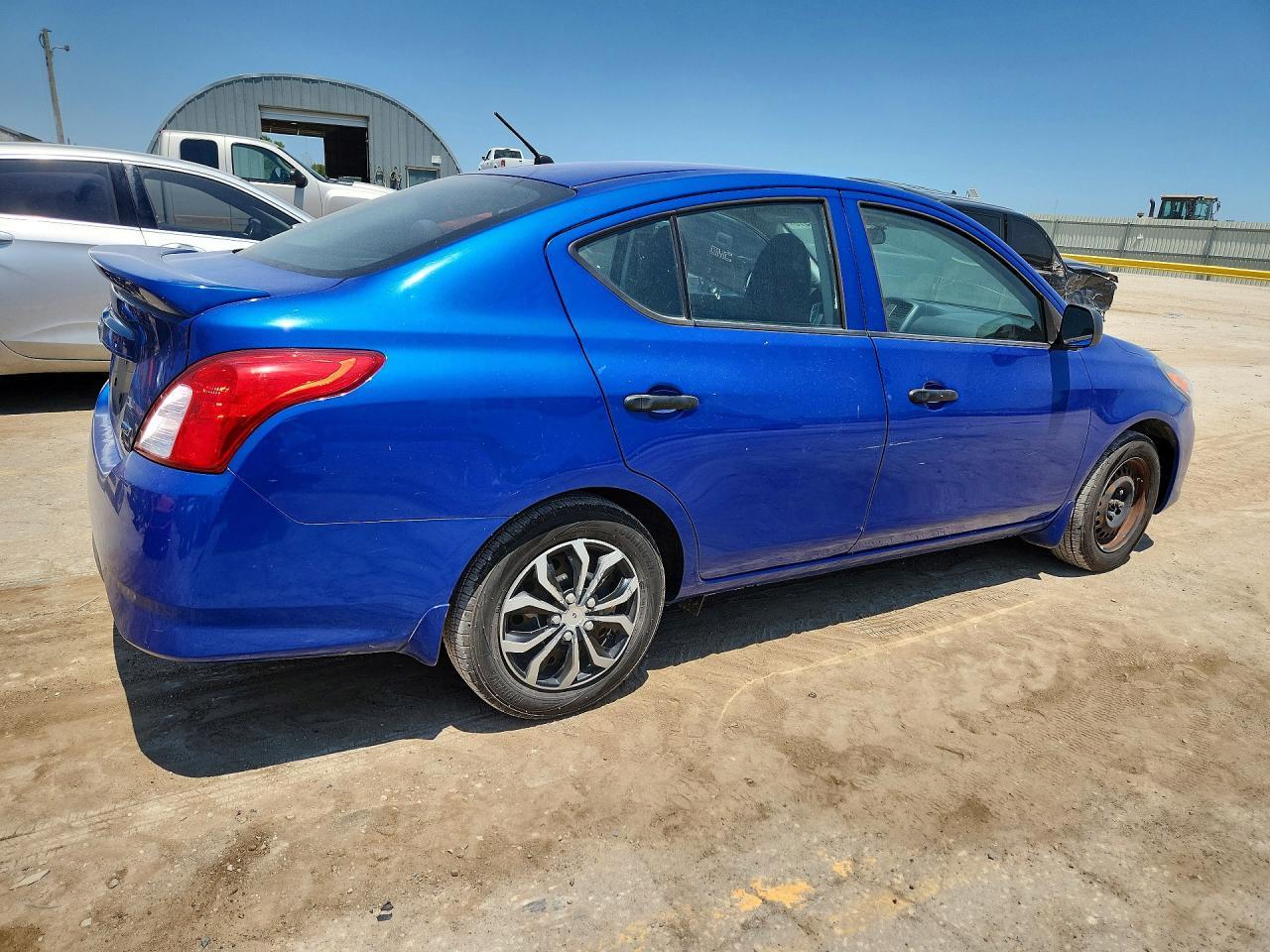 2015 NISSAN VERSA — фото 3