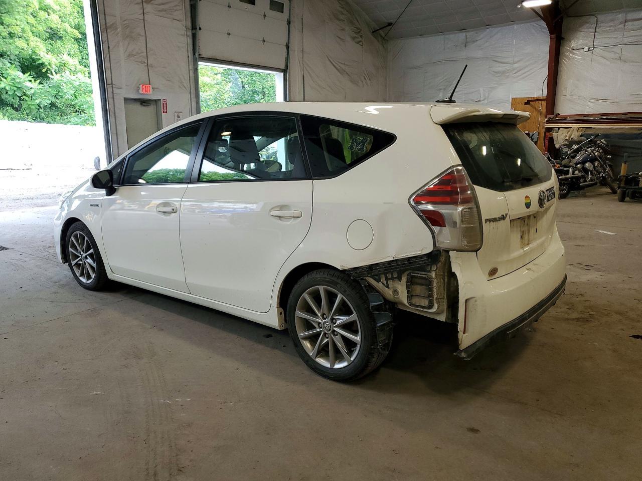 2016 TOYOTA PRIUS V — фото 2