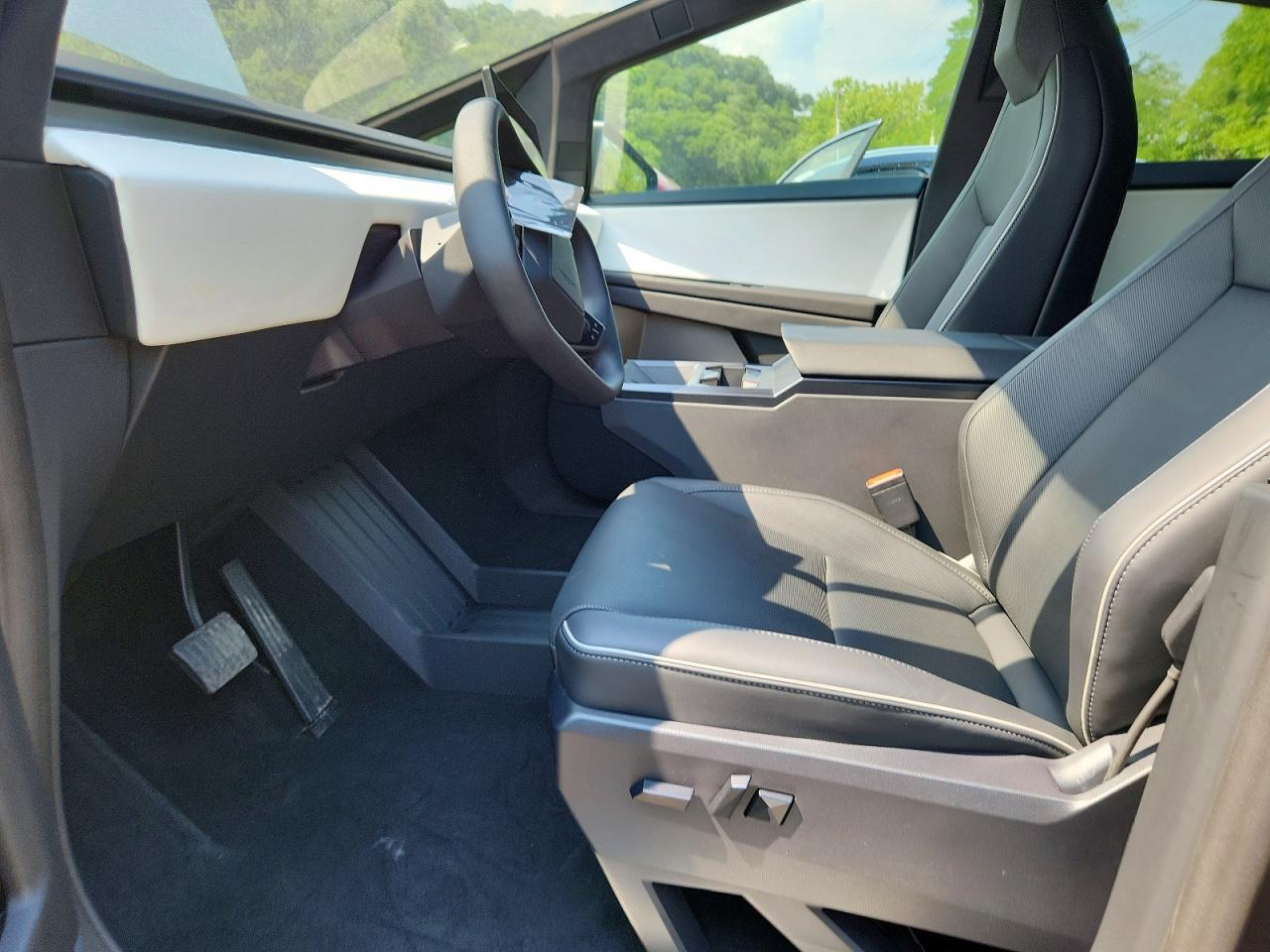 2026 TESLA CYBERTRUCK — фото 7
