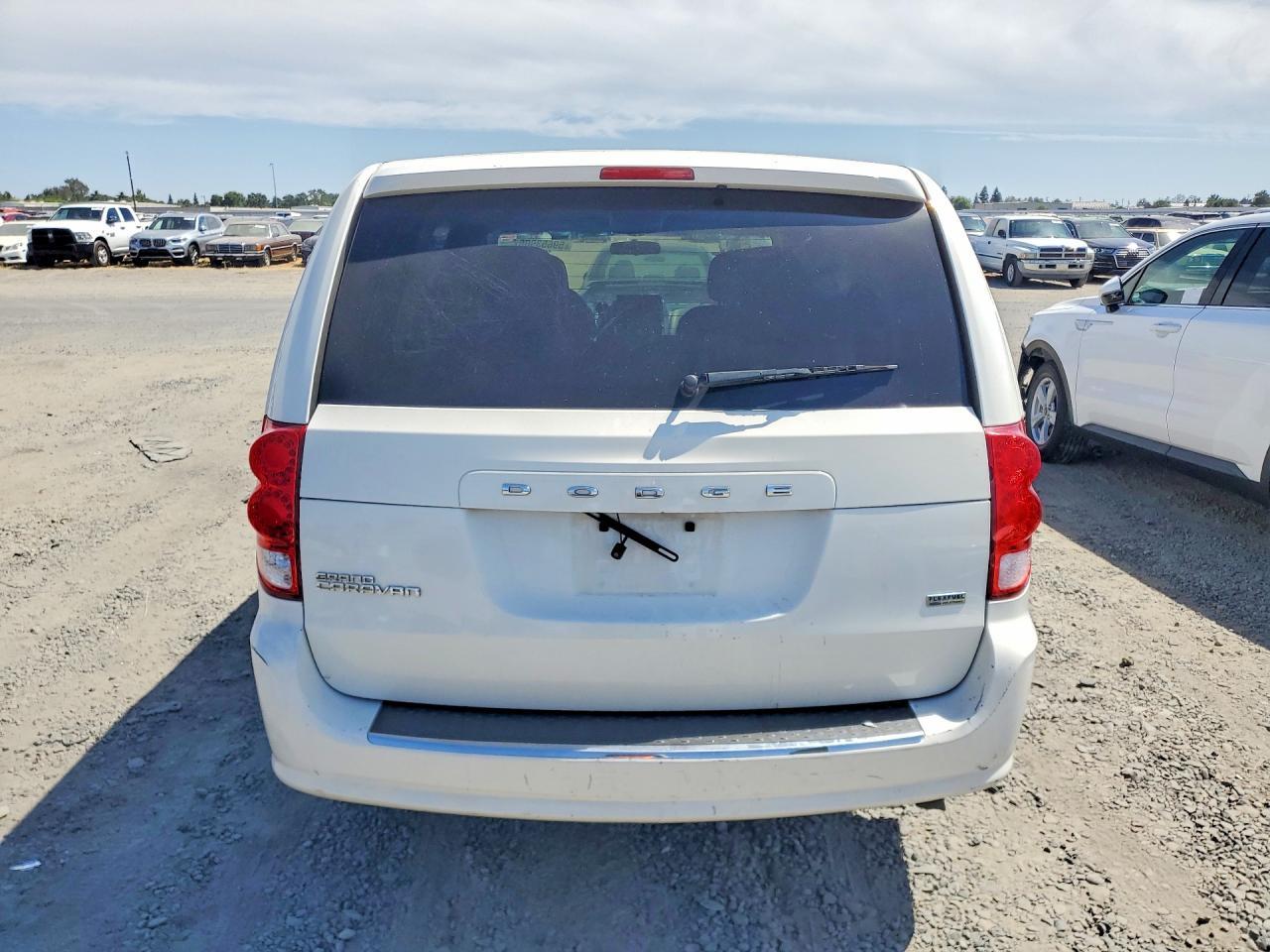 2013 DODGE GRAND CARAVAN — фото 6