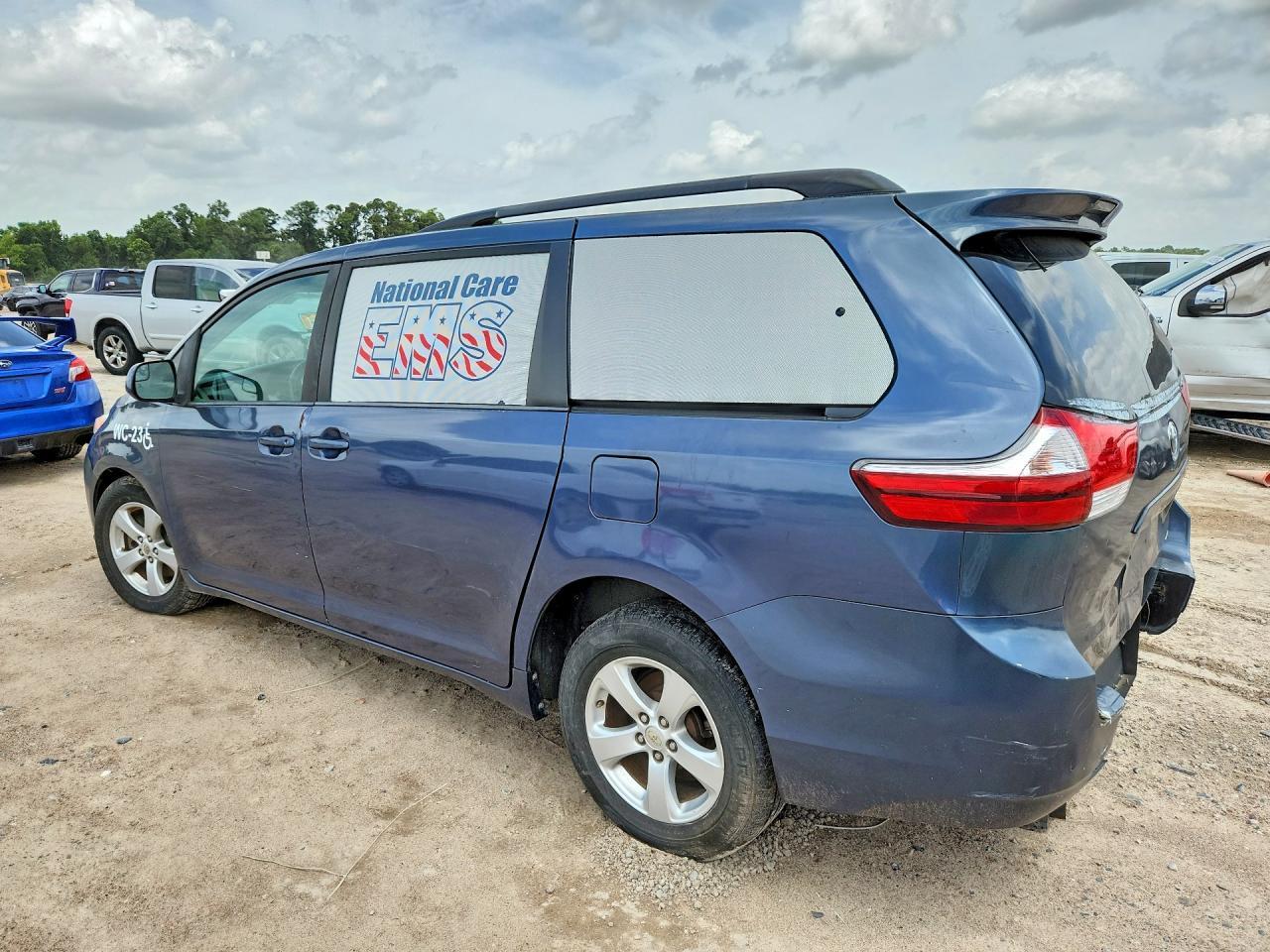 2015 TOYOTA SIENNA — фото 2