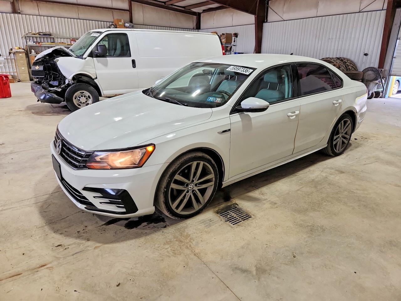2018 VOLKSWAGEN PASSAT — фото 1