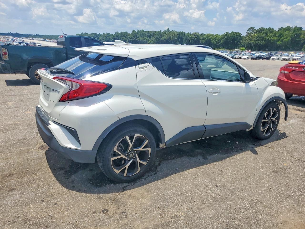 2019 TOYOTA C-HR — фото 3