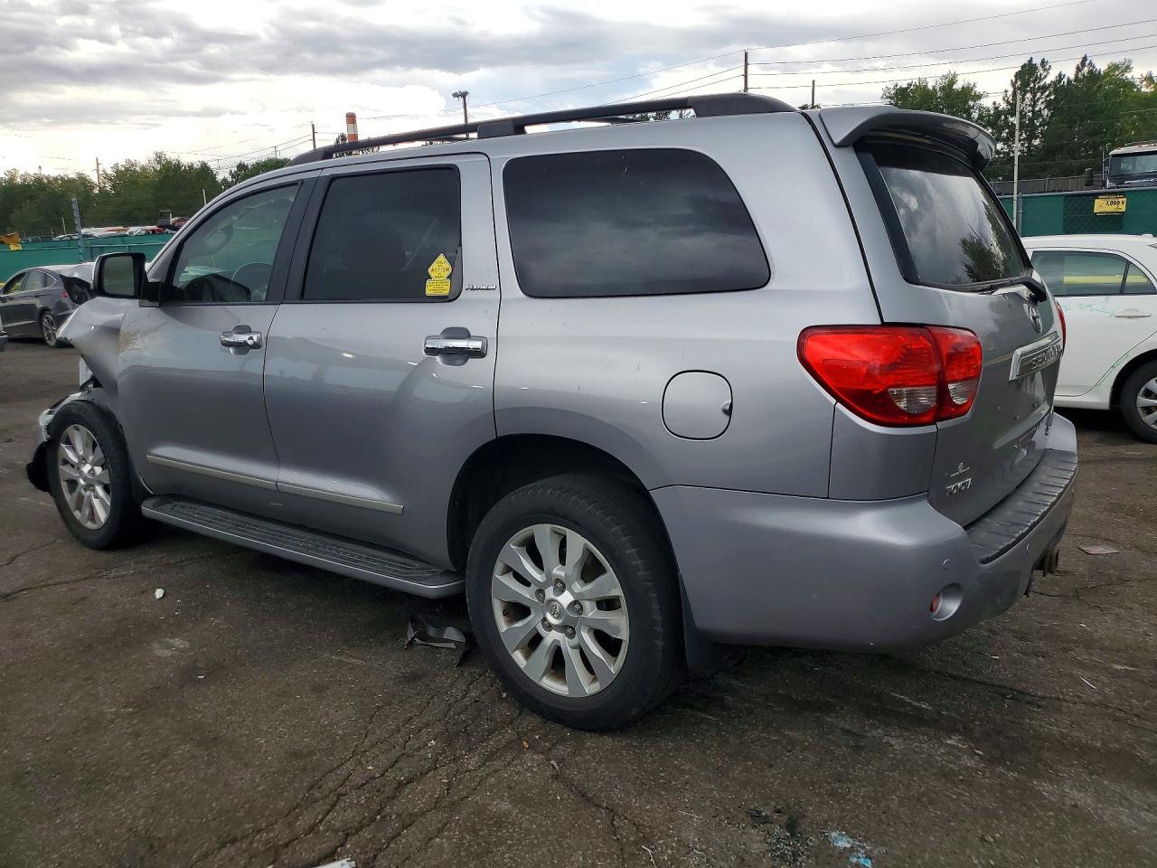 2010 TOYOTA SEQUOIA — фото 2