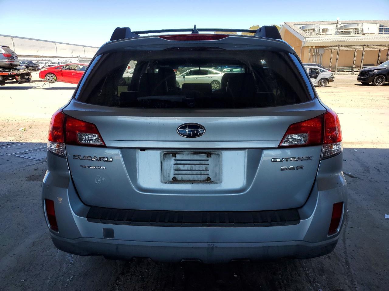 2013 SUBARU OUTBACK — фото 6