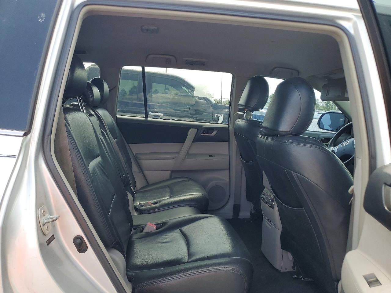 2013 TOYOTA HIGHLANDER — фото 11