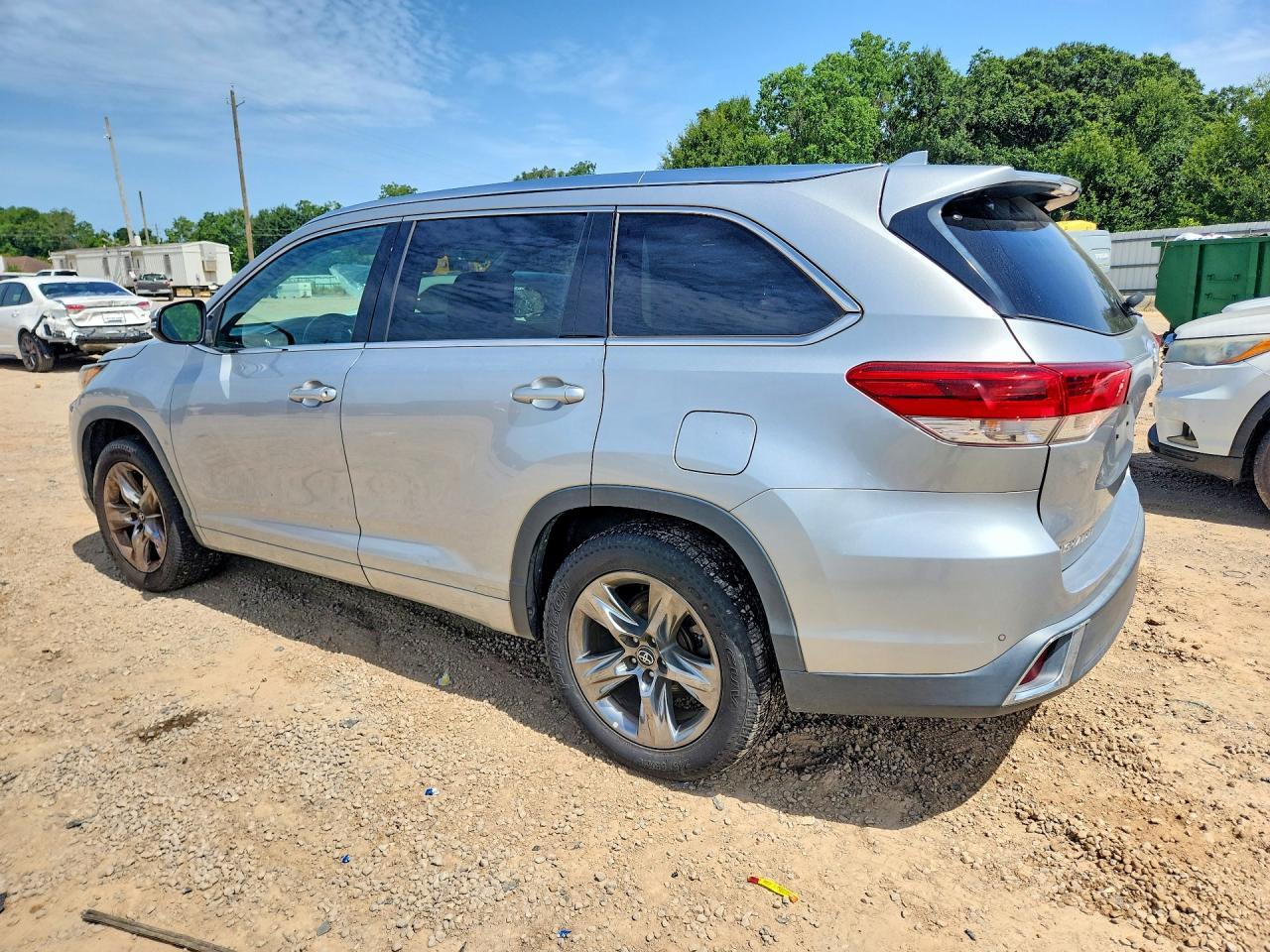 2017 TOYOTA HIGHLANDER — фото 2