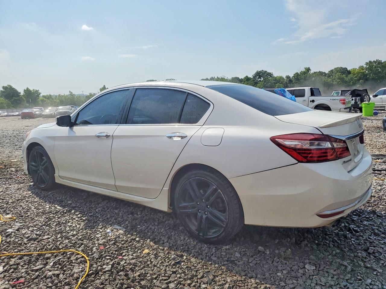 2017 HONDA ACCORD — фото 2