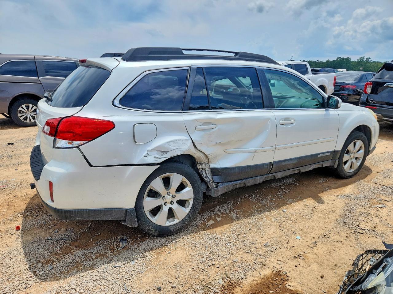 2011 SUBARU OUTBACK — фото 3
