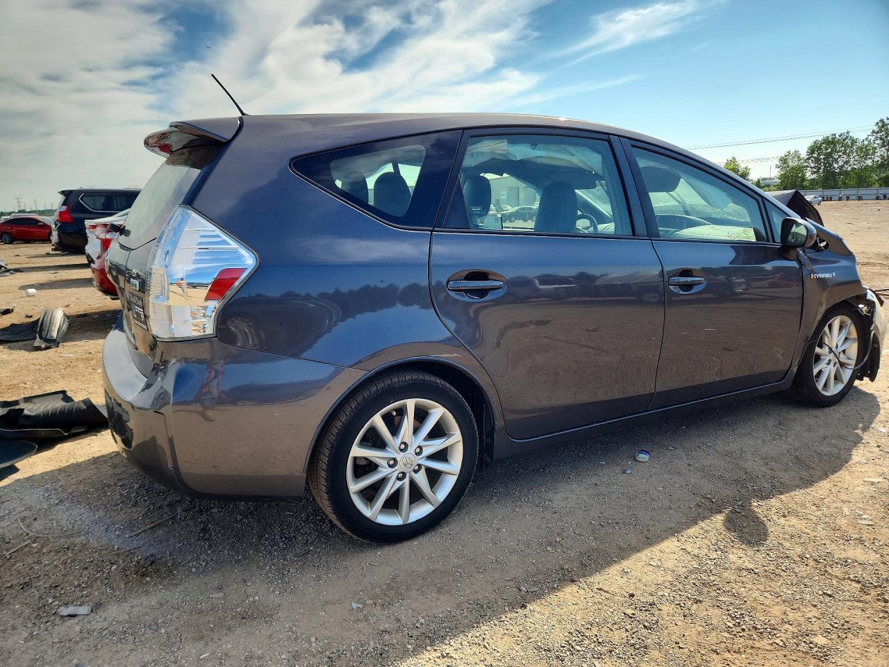 2014 TOYOTA PRIUS V — фото 3