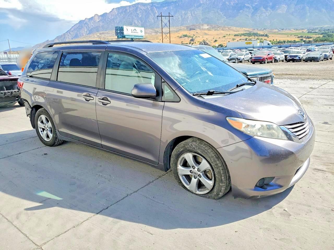 2015 TOYOTA SIENNA — фото 4