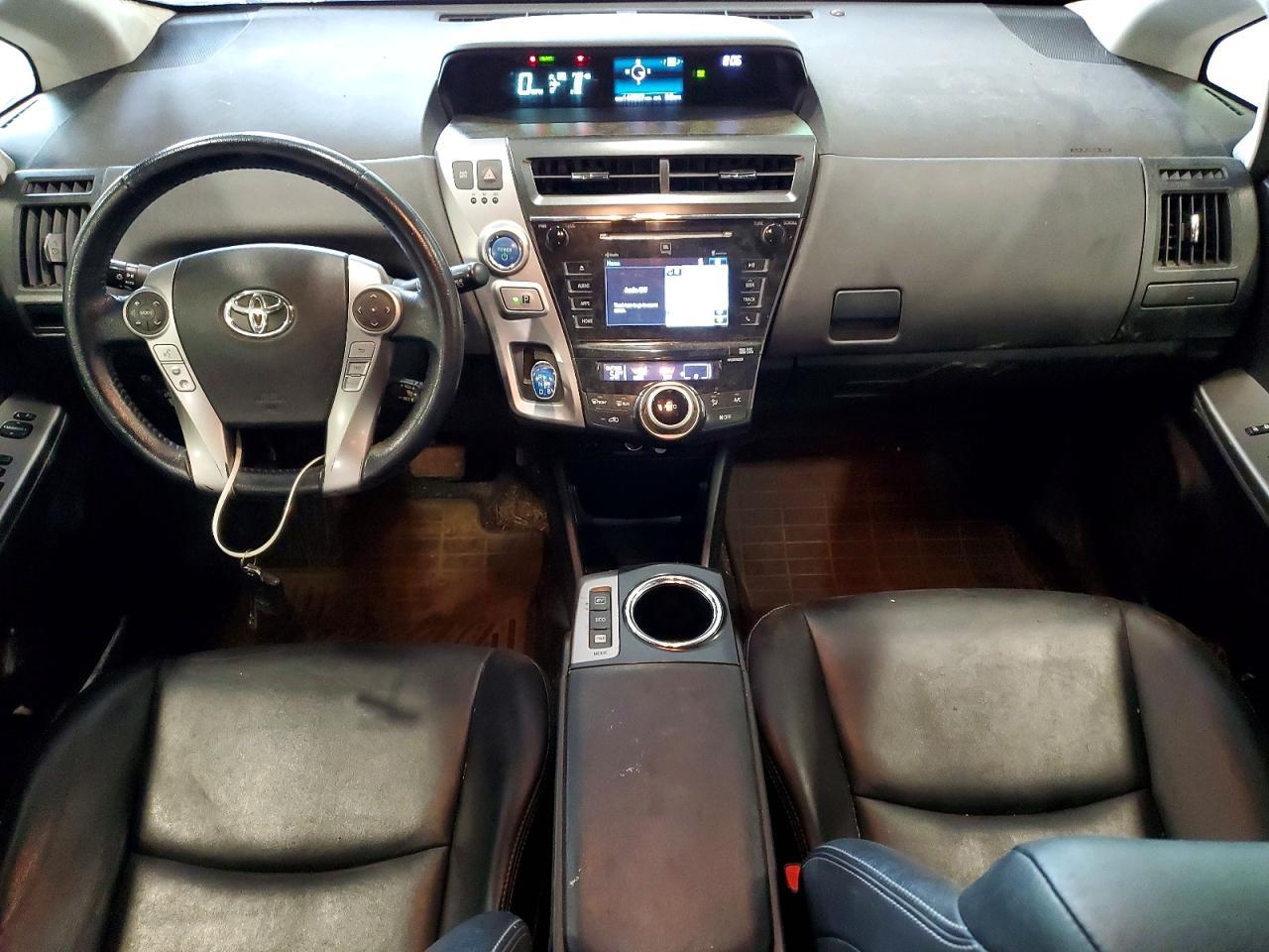 2016 TOYOTA PRIUS V — фото 8