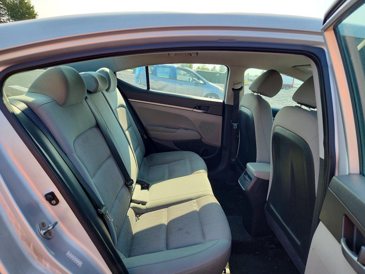 2017 HYUNDAI ELANTRA — фото 10