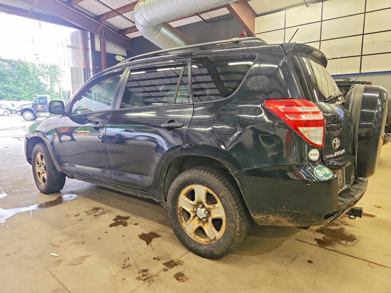 2010 TOYOTA RAV4 — фото 2
