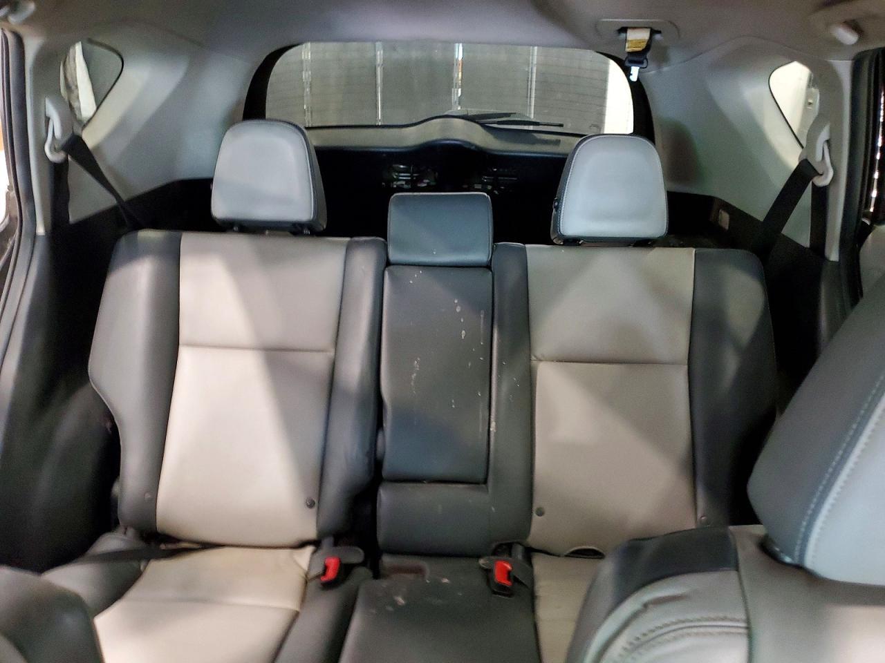 2013 TOYOTA RAV4 — фото 10