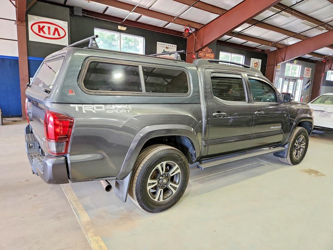2019 TOYOTA TACOMA — фото 3