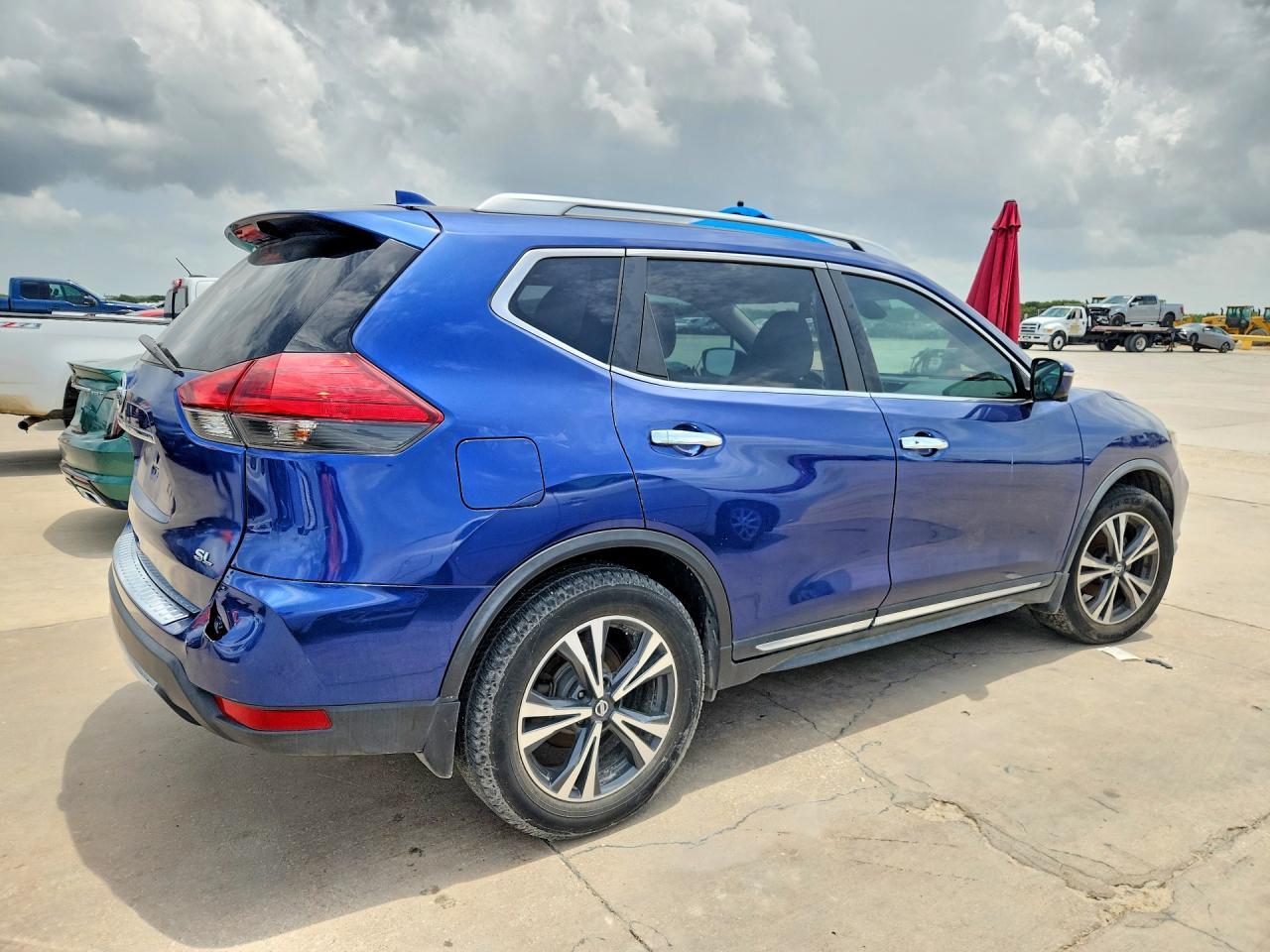 2017 NISSAN ROGUE — фото 3