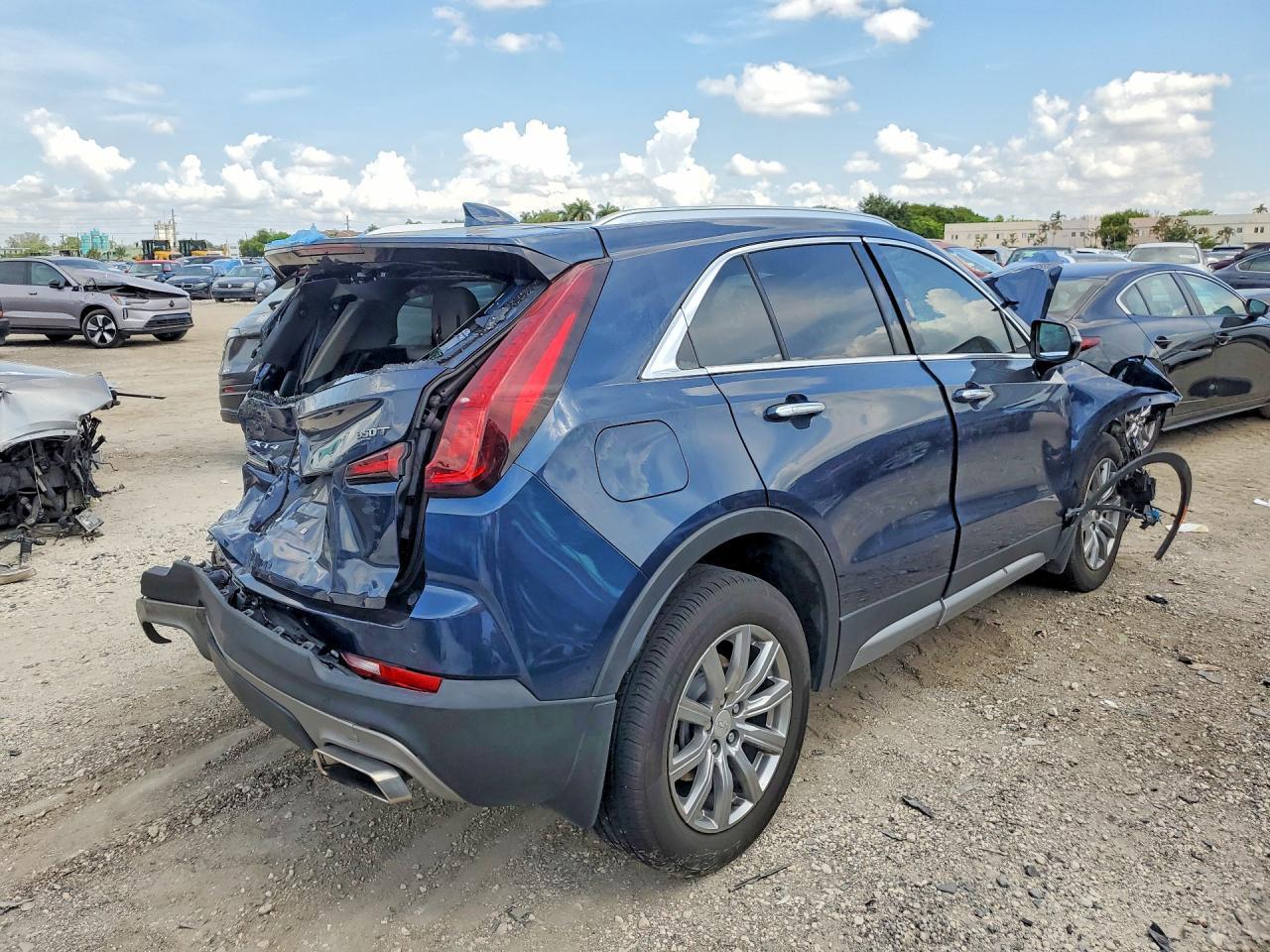 2021 CADILLAC XT4 — фото 3