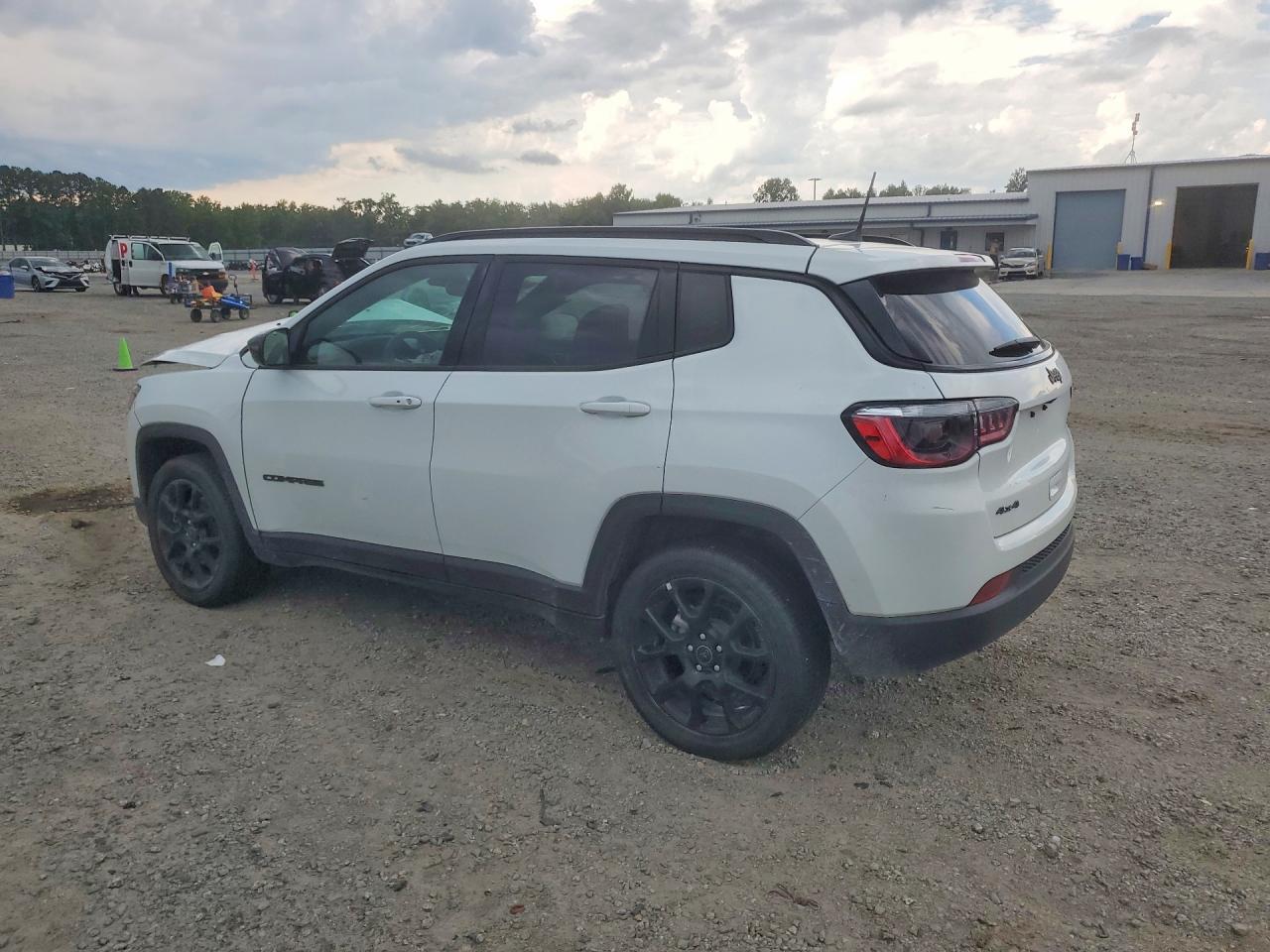 2025 JEEP COMPASS — фото 2