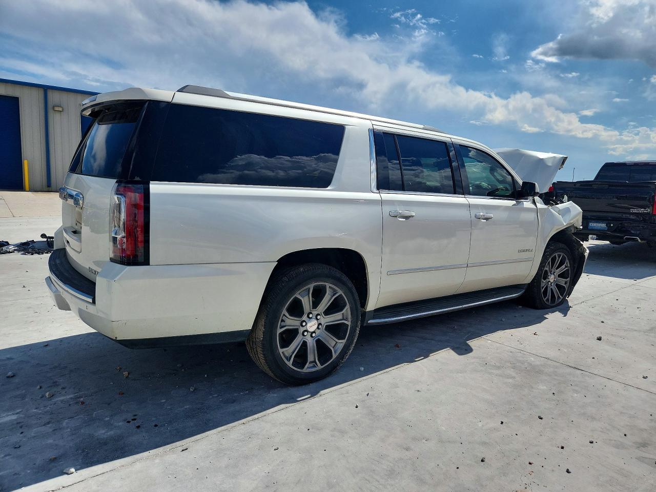 2015 GMC YUKON — фото 3