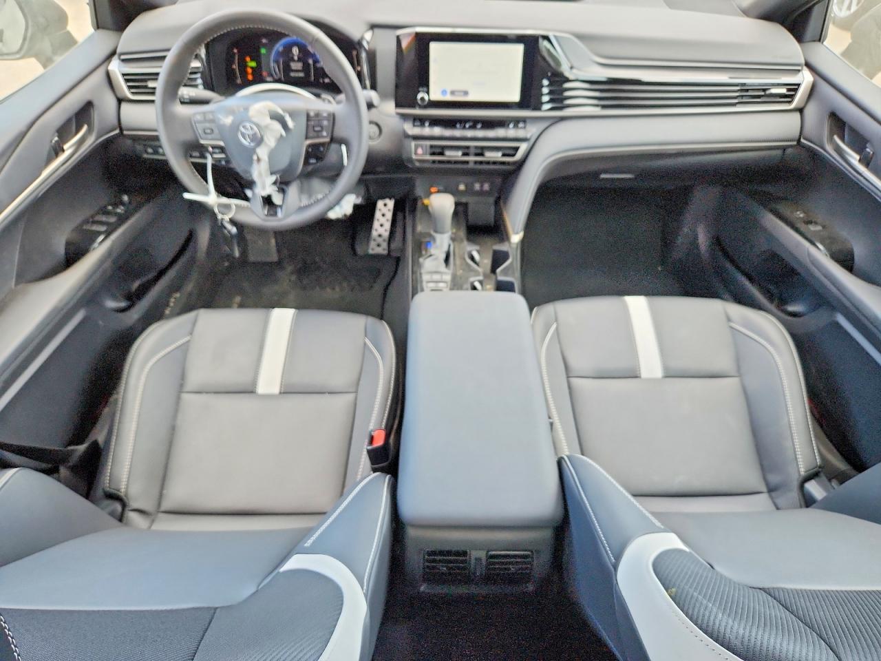 2026 TOYOTA CAMRY HYBRID — фото 8