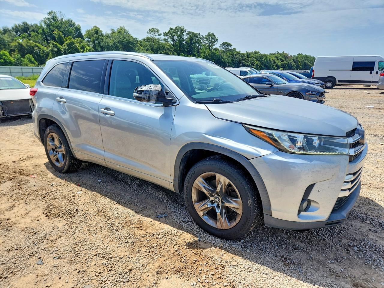 2017 TOYOTA HIGHLANDER — фото 4