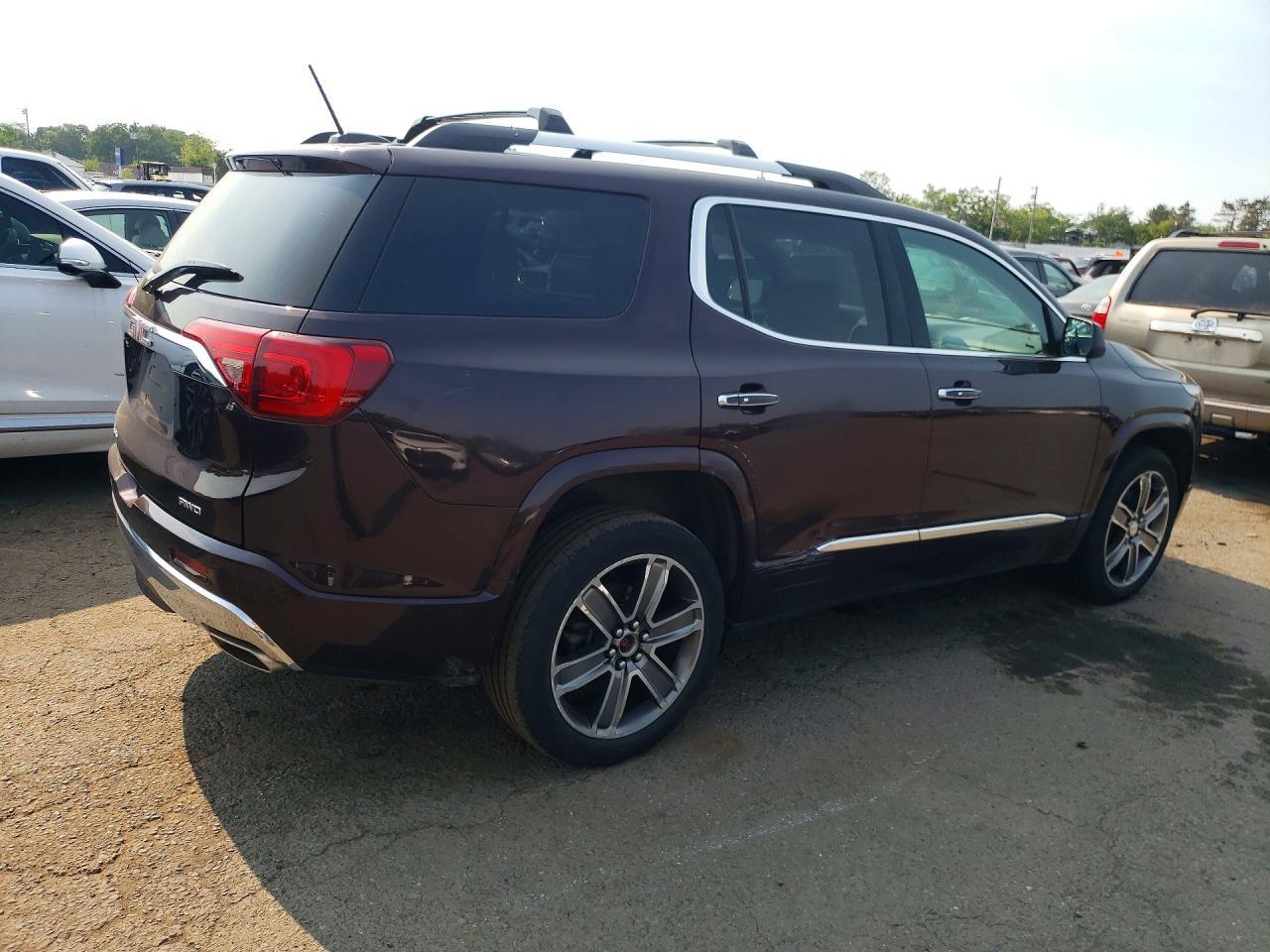 2017 GMC ACADIA — фото 3