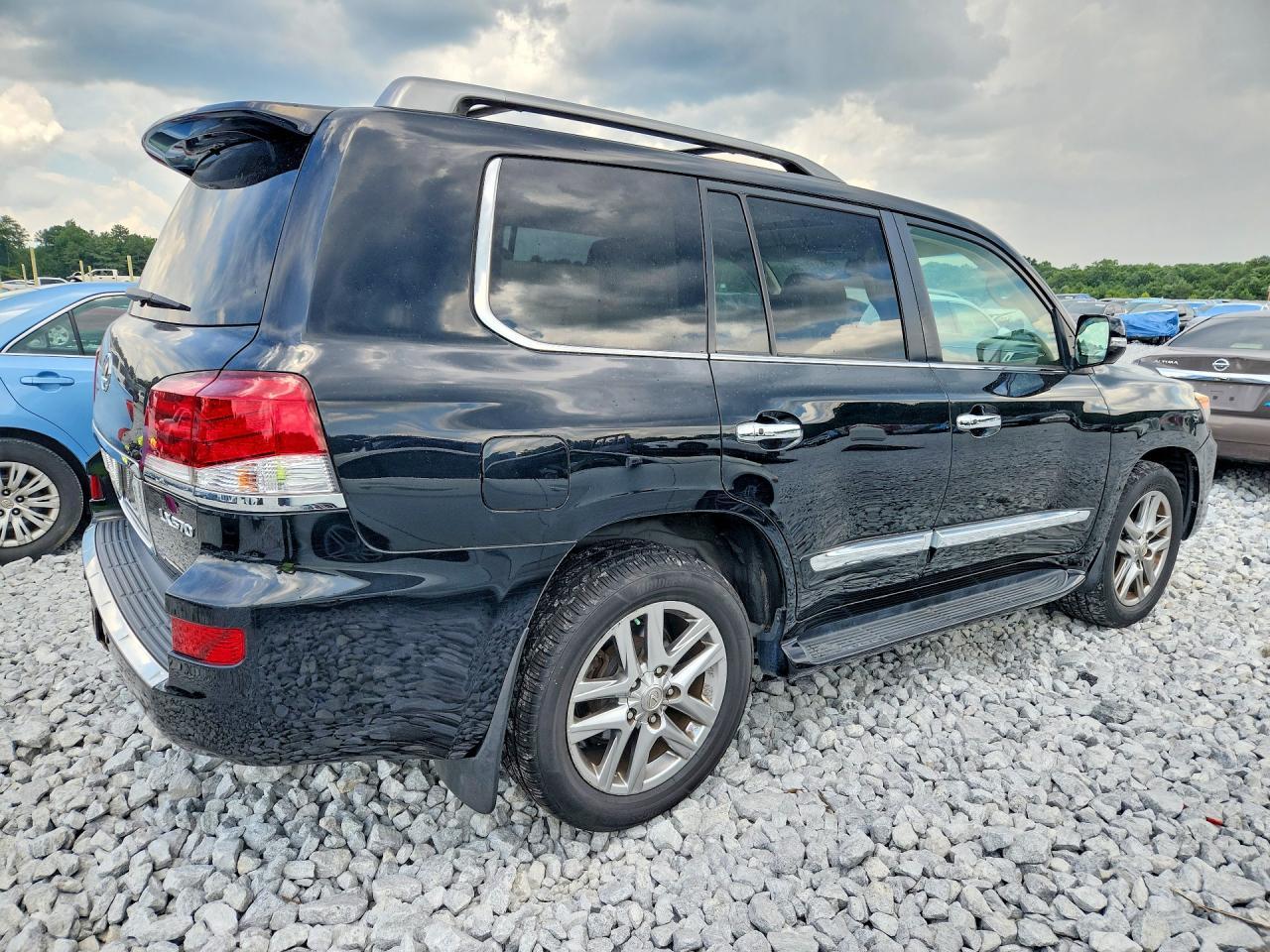 2013 LEXUS LX 570 — фото 3