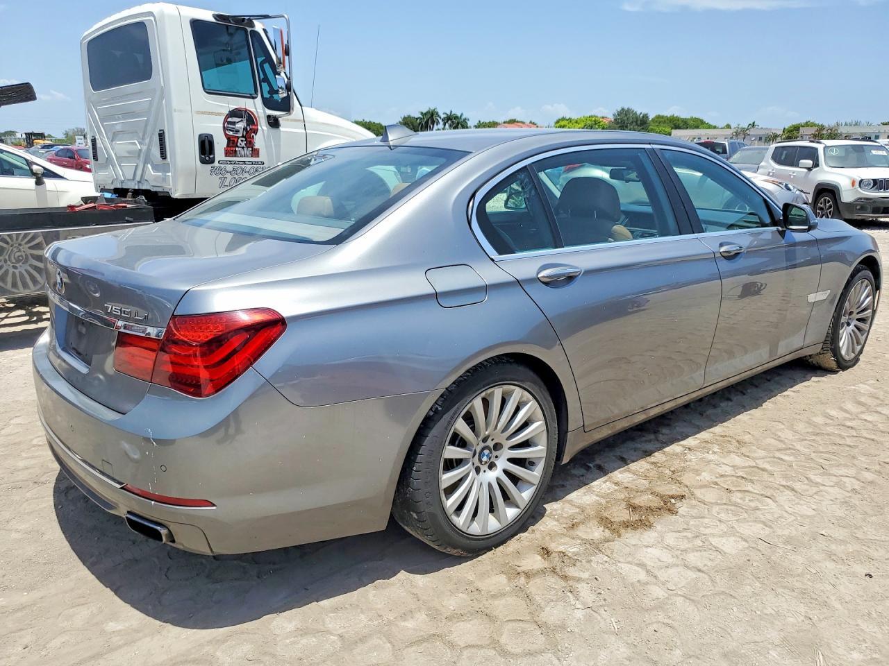 2013 BMW 7 SERIES — фото 3