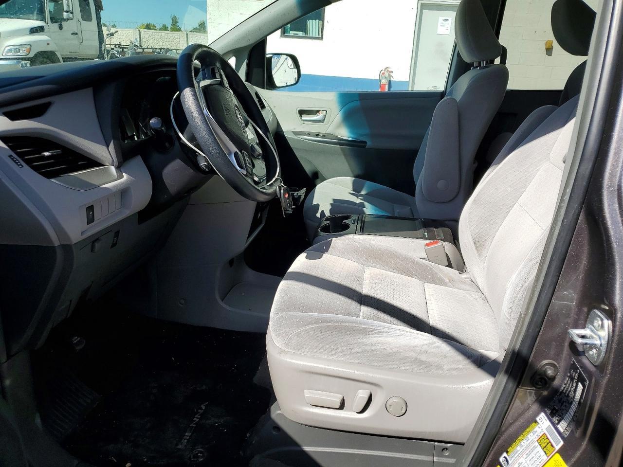 2015 TOYOTA SIENNA — фото 7