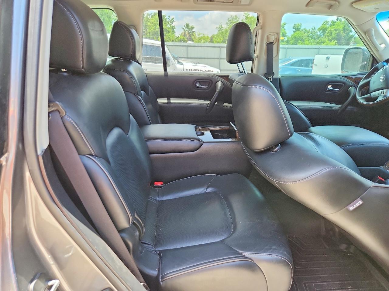 2017 INFINITI QX80 — фото 10