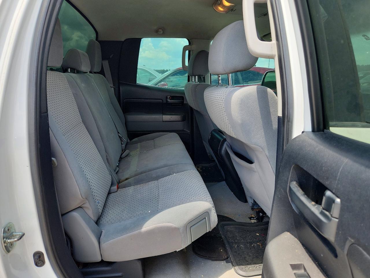2011 TOYOTA TUNDRA — фото 10