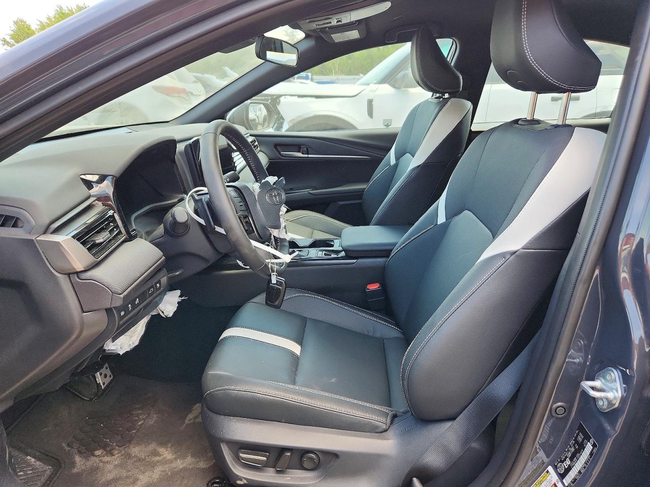 2026 TOYOTA CAMRY HYBRID — фото 7