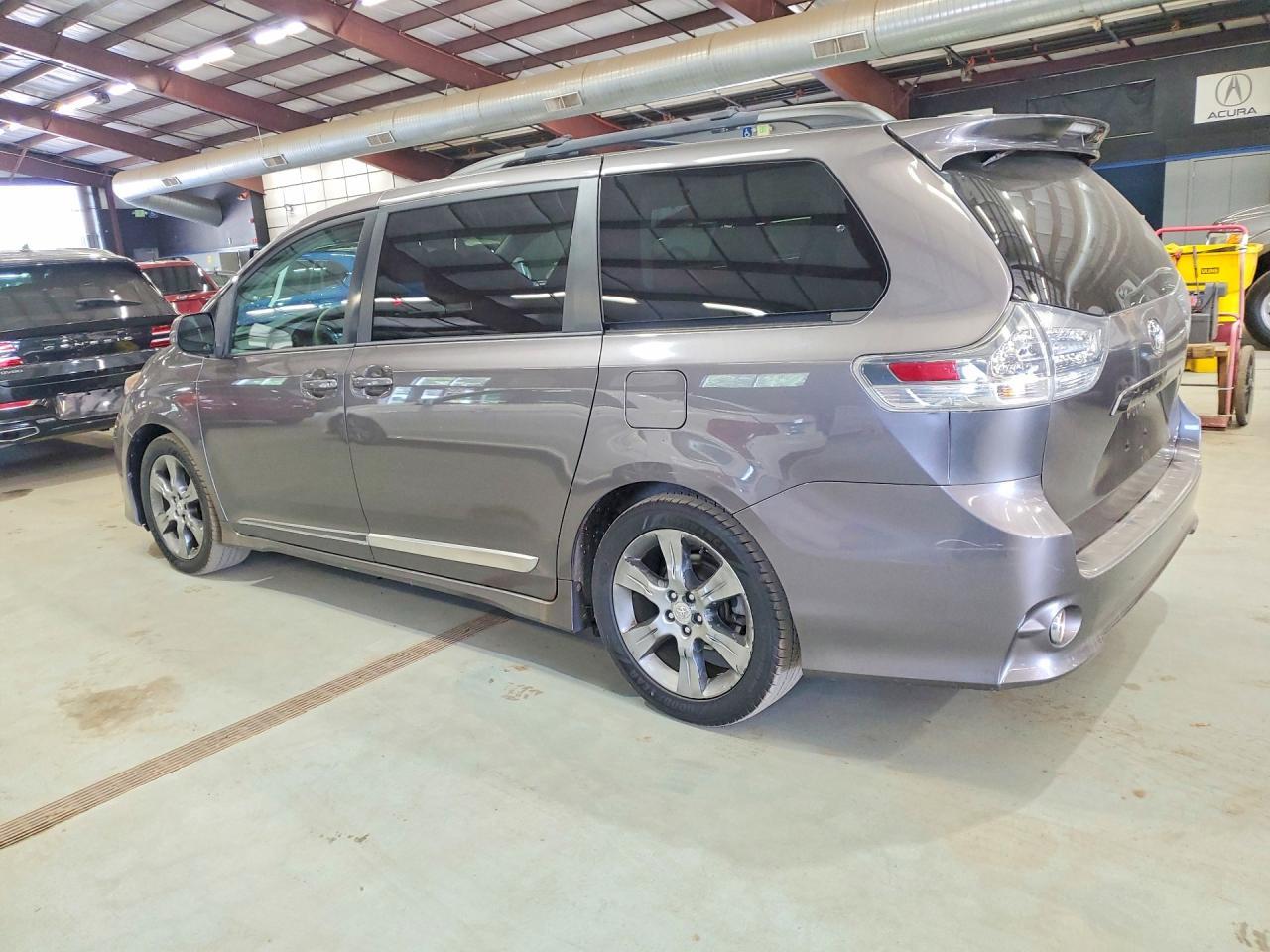 2012 TOYOTA SIENNA — фото 2