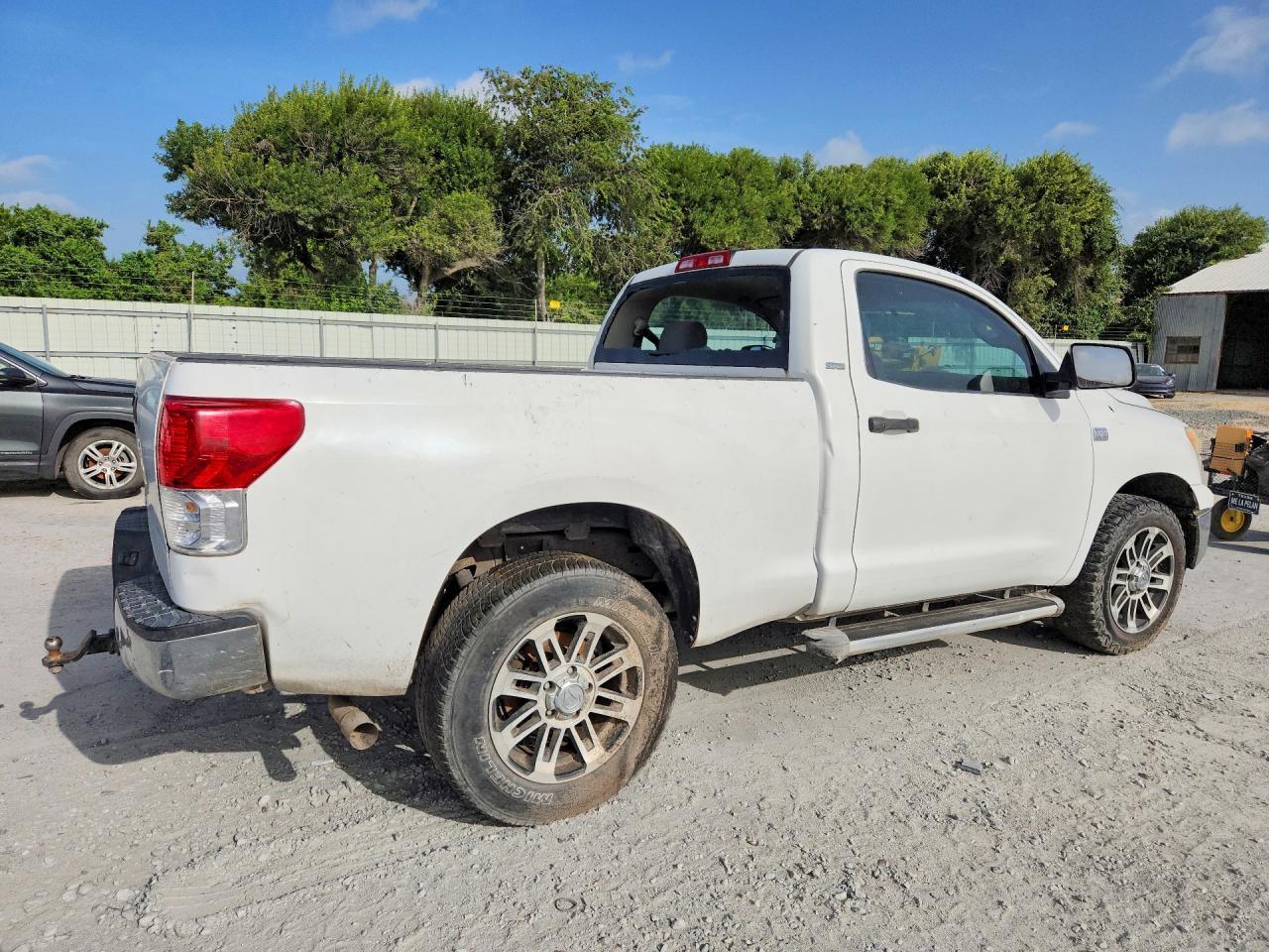 2010 TOYOTA TUNDRA — фото 3