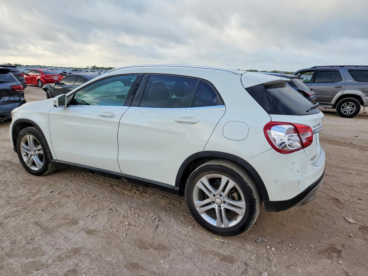 2017 MERCEDES-BENZ GLA-CLASS — фото 2