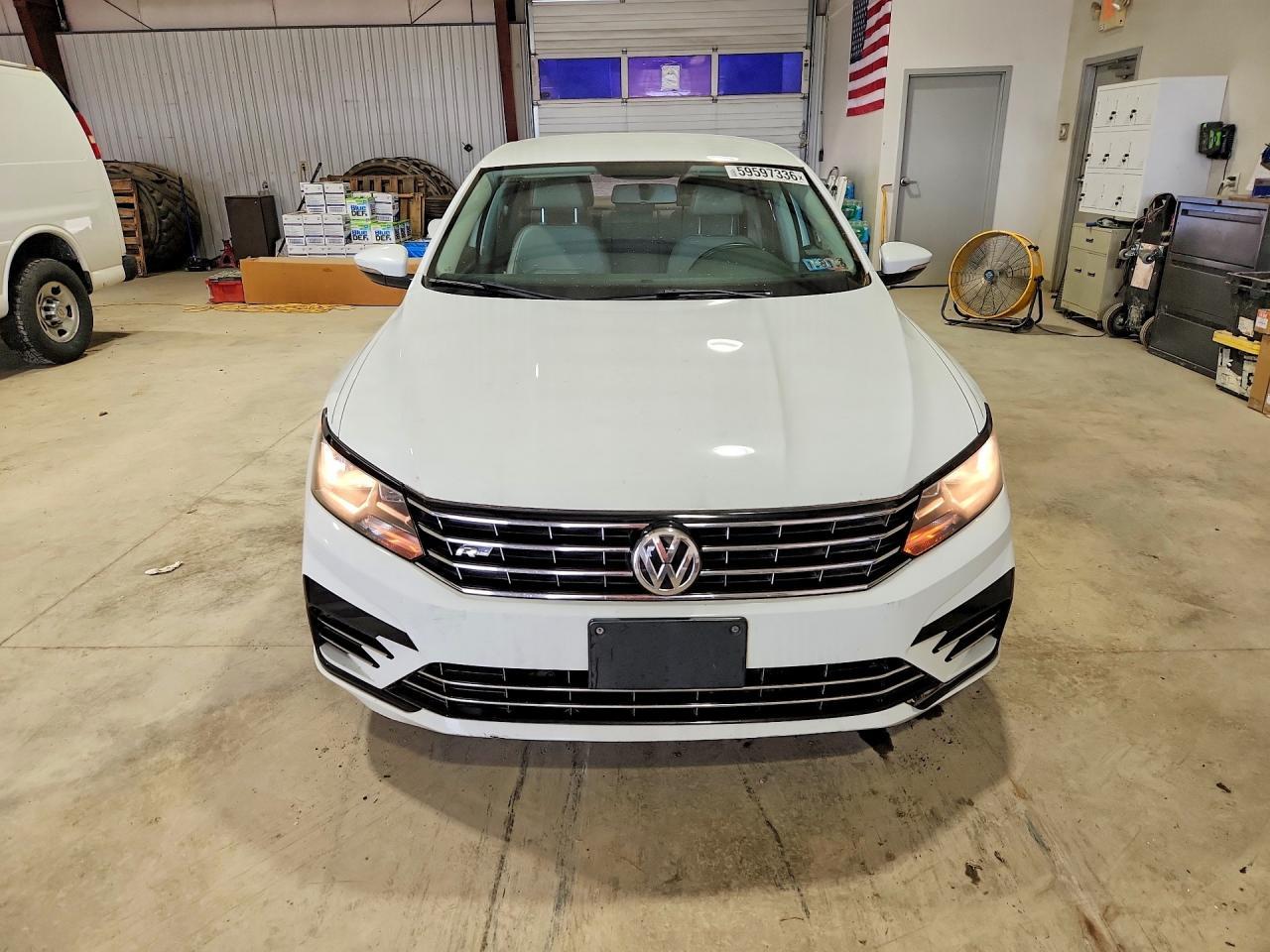 2018 VOLKSWAGEN PASSAT — фото 5