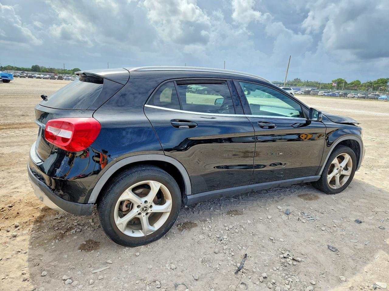 2018 MERCEDES-BENZ GLA-CLASS — фото 3