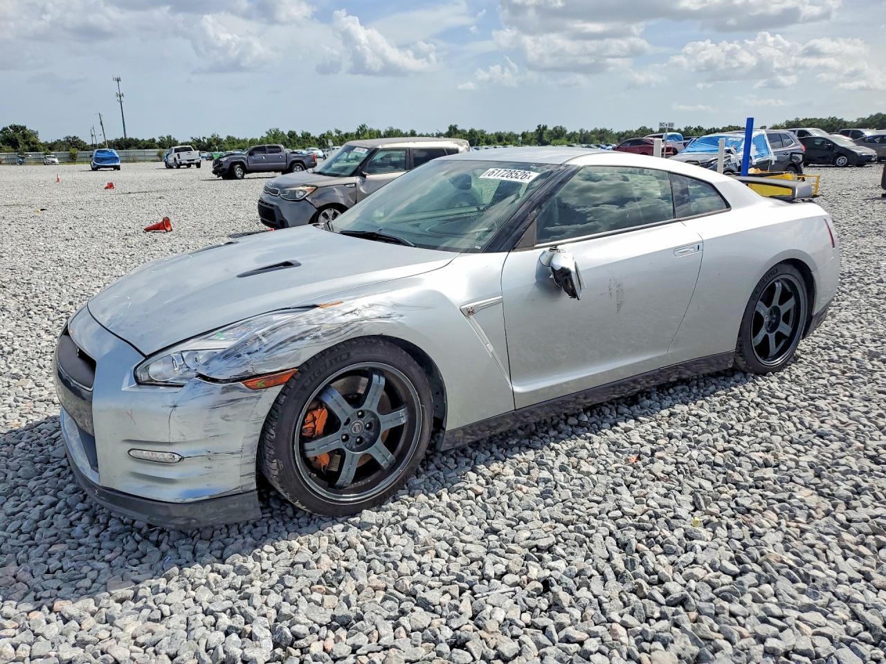 2016 NISSAN GT-R — фото 1