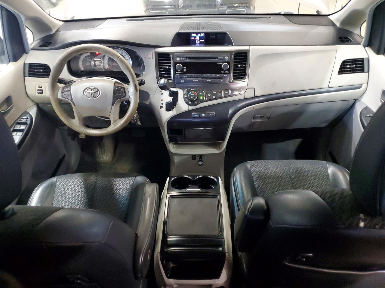 2012 TOYOTA SIENNA — фото 8
