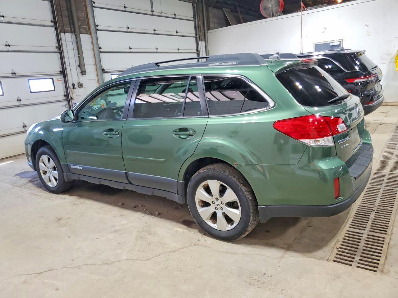 2011 SUBARU OUTBACK — фото 2