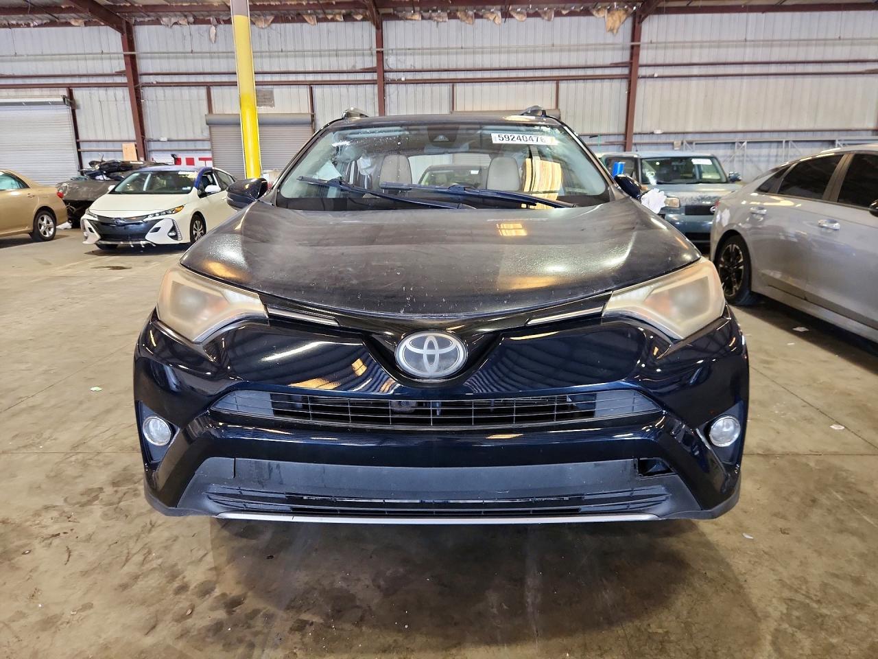 2017 TOYOTA RAV4 — фото 5