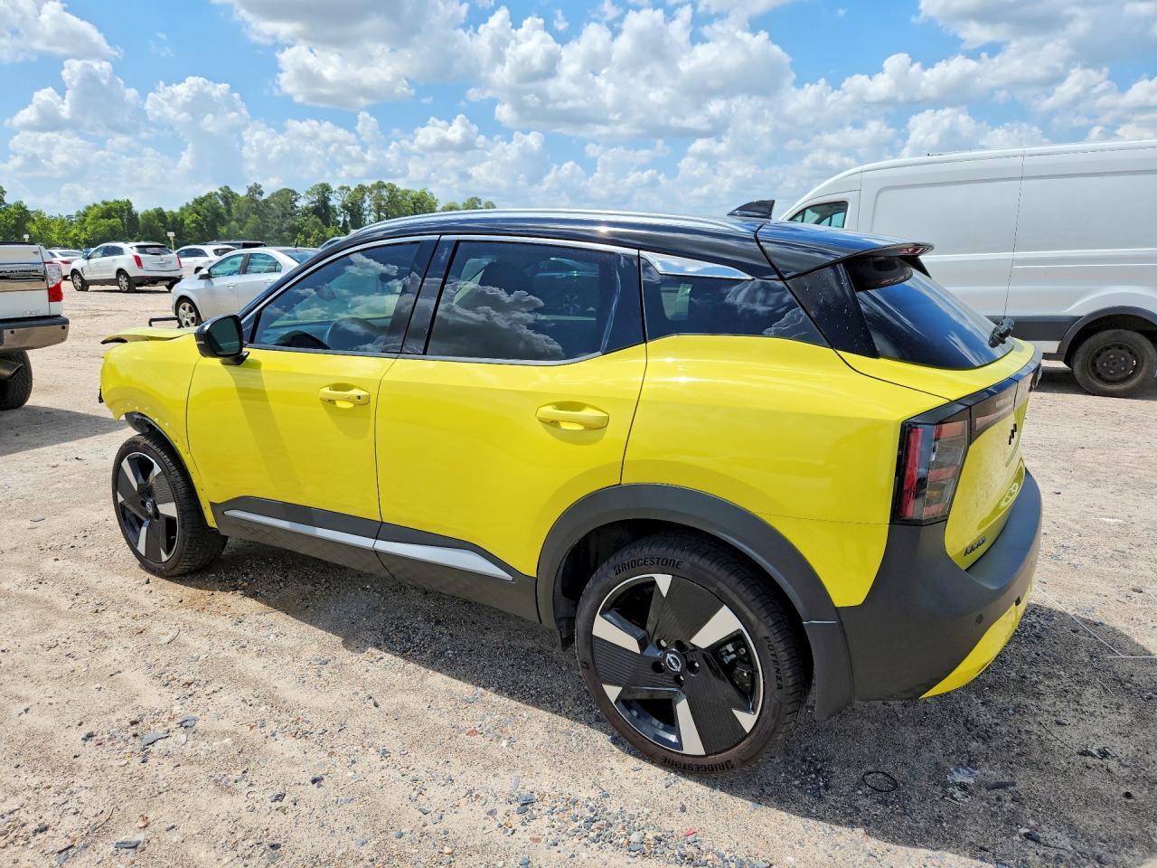 2025 NISSAN KICKS — фото 2