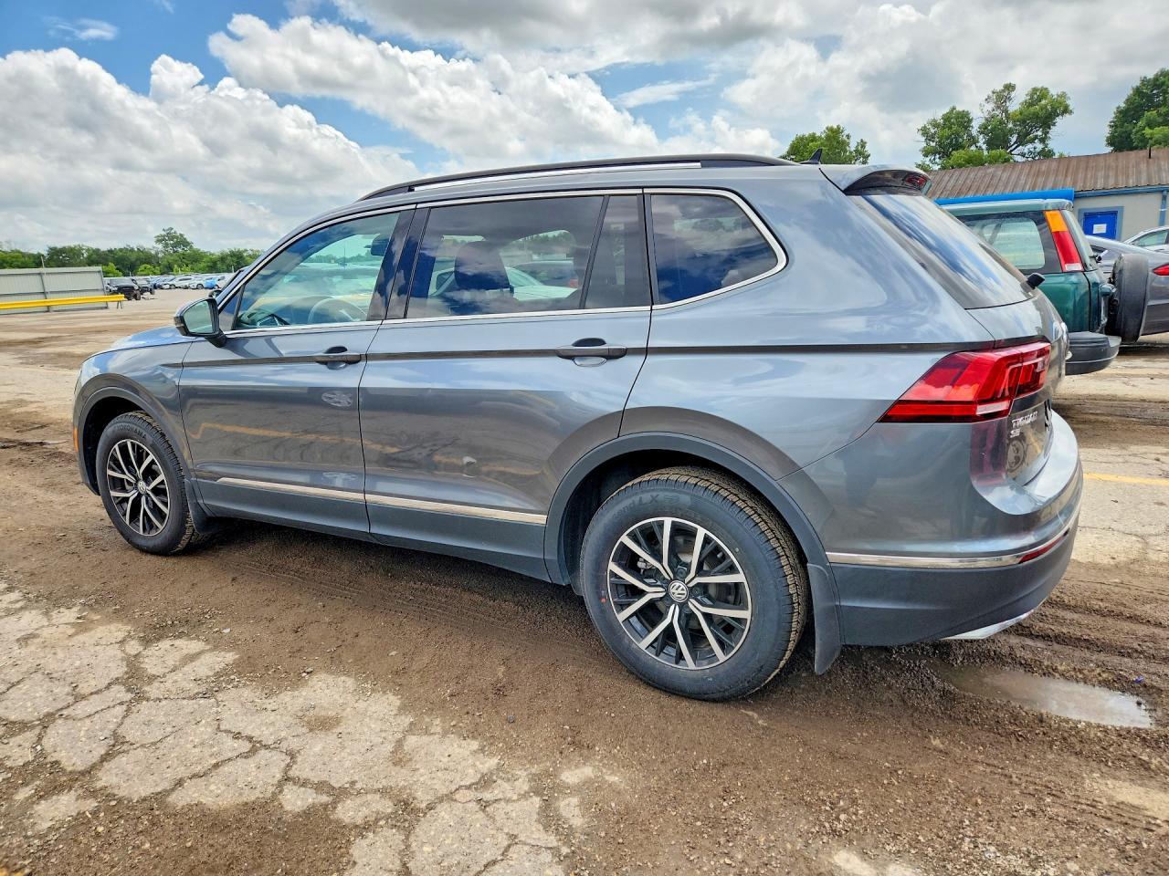 2021 VOLKSWAGEN TIGUAN — фото 2