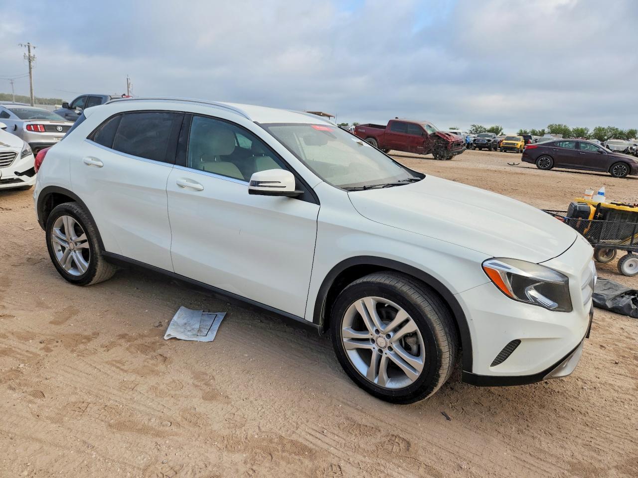 2017 MERCEDES-BENZ GLA-CLASS — фото 4