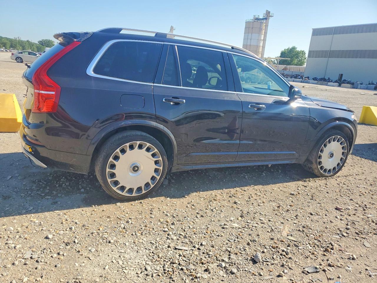 2016 VOLVO XC90 — фото 3
