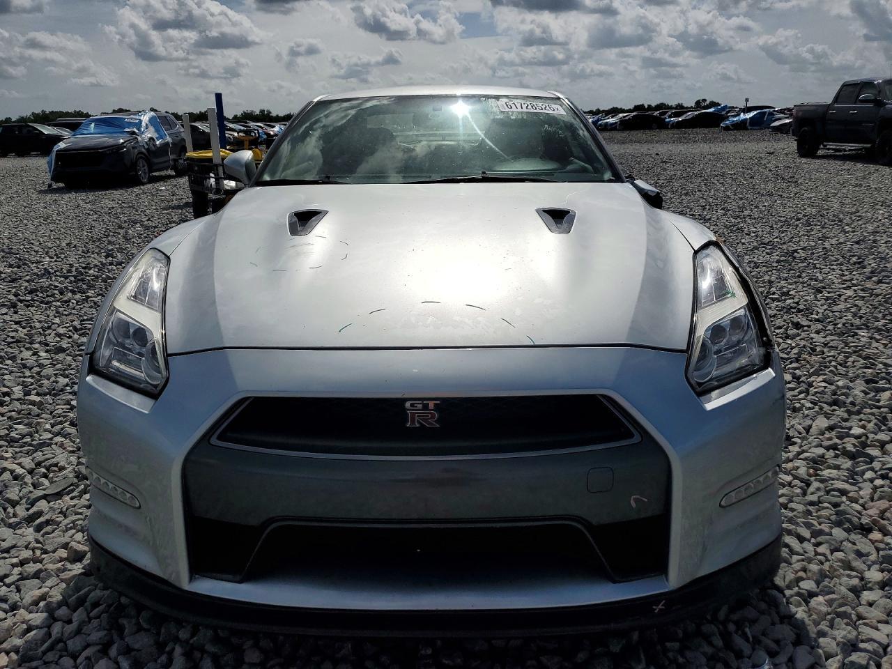 2016 NISSAN GT-R — фото 5