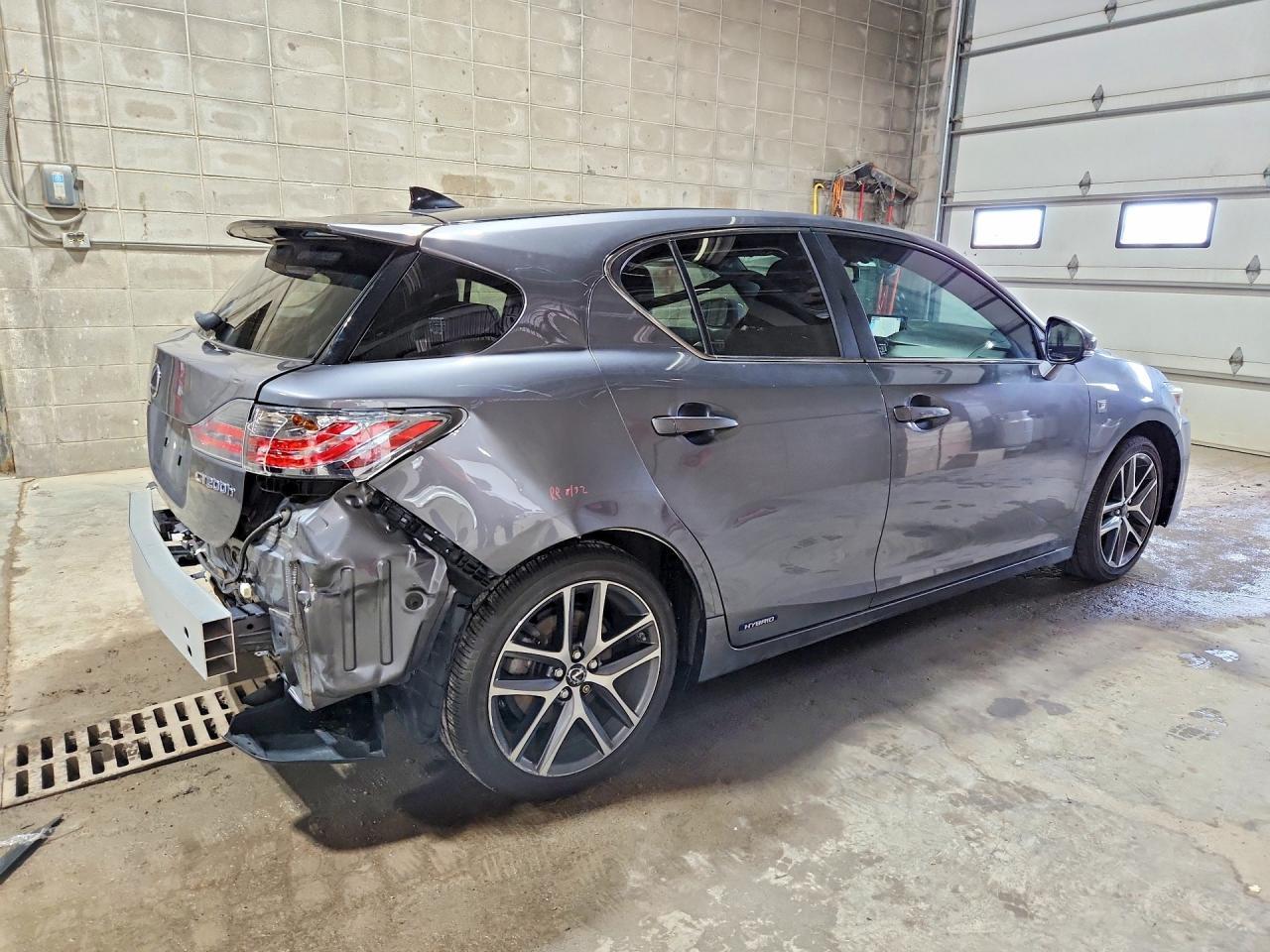 2017 LEXUS CT 200H — фото 3