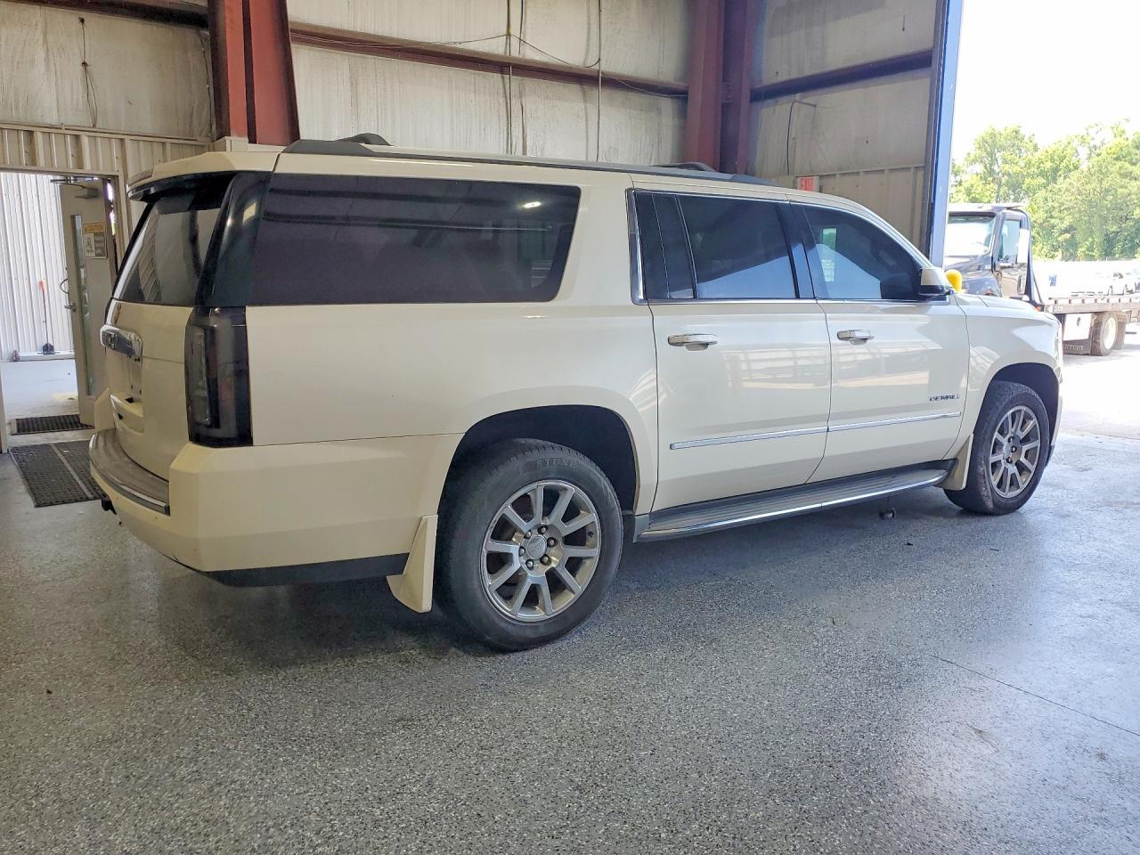 2015 GMC YUKON — фото 3